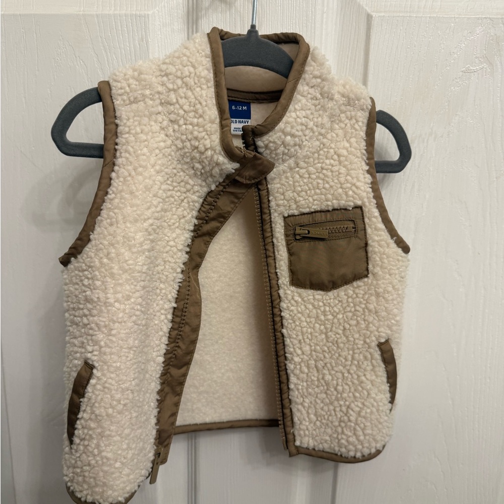 Old Navy Kids Sherpa Vest with Brown Trim 6-12m toddler baby